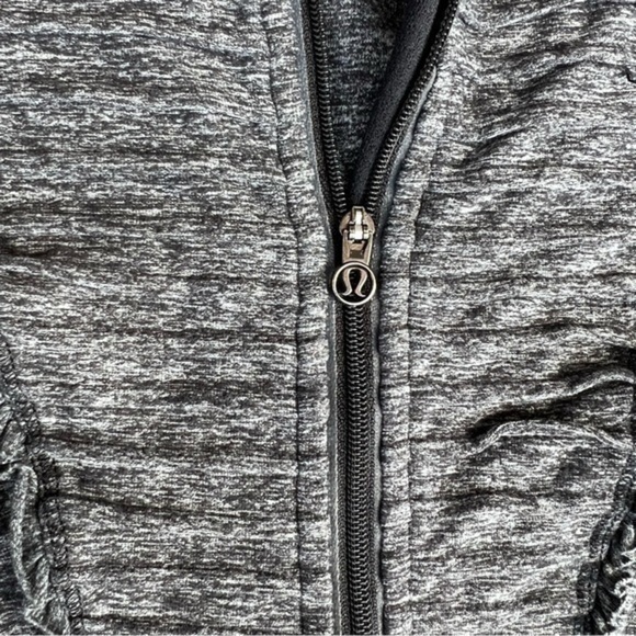 Lululemon Run Your Heart Out Size 8 Gray‎ Sweater w Thumbholes Activewear Yoga - Picture 6 of 15